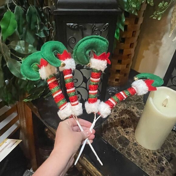 Adorable Sequinned Elf Leg Picks with Bells! - Picture 9 of 10